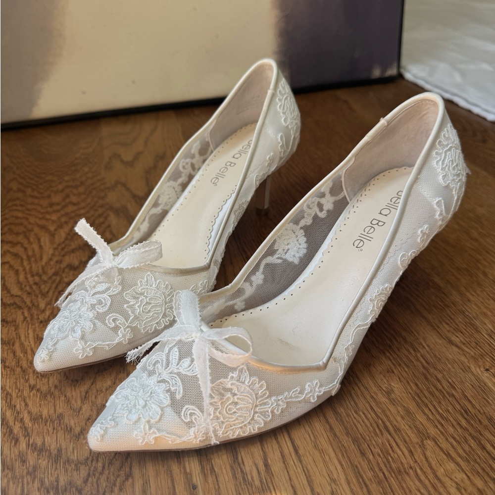 Bella Belle MONICA
Floral Lace Embroidered Ivory Bridal Kitten Heels Size 7 - Picture 4 of 14
